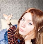 redhead babe Aurora sexy soles toes feet face