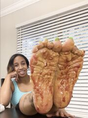 Aunt Nae Nae feet