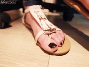 FRENCH GIRLS FEET - Lily's cute feet close-up (POV)