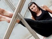 I Love Long Toes - Hania in the city (train station)