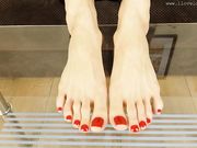 I Love Long Toes - Grace and her 40 EU size feet