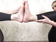 Linda, Jasmine - big bare soles