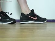 Goddess Lis - Enjoy my feet