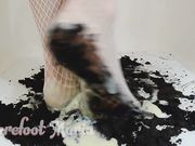 BareFoot Maria - Dirty and mud feet in white stockings