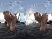 xxSmiley – Wrinkly soles in VR