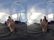 xxSmiley – Wrinkly soles in VR