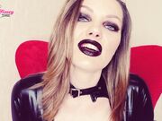 Miss Honey Barefeet - Goth Goddess For A Loser