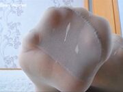 Miss Honey Barefeet - Pantyhose Feet Worship