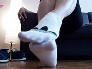 Miss Honey Barefeet - Smelly Feet And Shoes