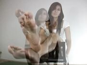 woman with big slender soles,long toes