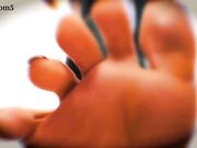 Miss Venom shows her sexy soles and long nails