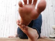 Natalie Darling white boots and bare soles