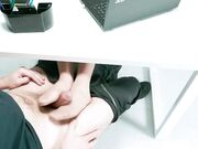 Secretary Gives a Footjob i Cum on Her Beautiful Legs