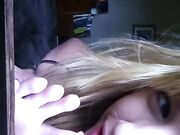 chupando o proprio pezinho