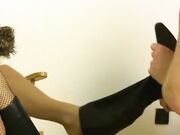 smell womans stinky socks