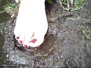 Lexi Parker muddy feet