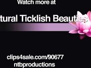 teen show her sexy soles