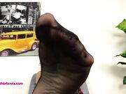 Cosplayfeet - Smoking Hot Pirate Aradia Looks Spectacular In Black Pantyhose And Red And Black Striped Dress