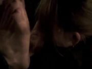 Cheirando pés em publico