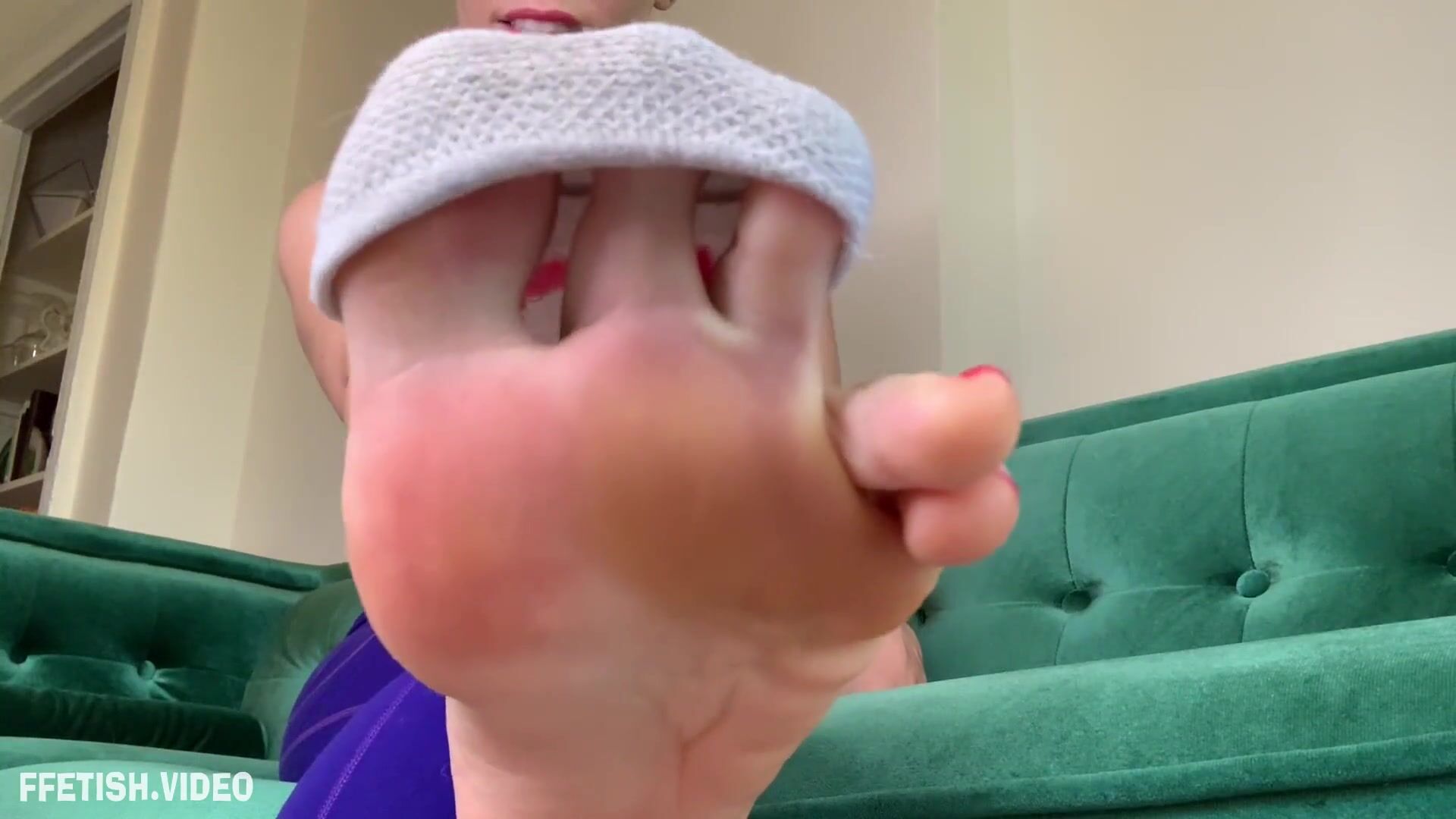 GODDESS CHRISTINE - STINKY GYM FEET