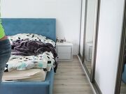 she vacuum the room and nylons