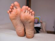 Hipset Feet - Wiggling her toes with red toenail