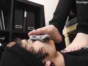 FRENCH GIRLS FEET - Under Suzi's Stinky Feet