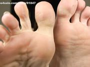 Noemis World - Brunette with big smooth soles