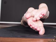 Kira Star - Oily Feet Ignoring FHD