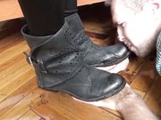 UNDER GIRLS FEET - Oh yeah, swallow this dirt