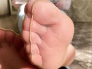 nylon feet in sheer nylons