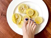 Lemon stomping squeeze