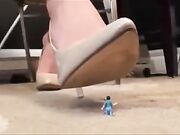 giantess waiting room