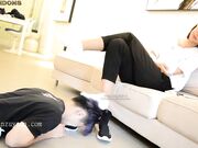 Chinese_Femdom_Xia_Fu_Dirty_Shoes_White_Socks