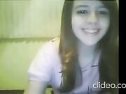 Brazilian cam girl Lari shows her perfect feet and toes