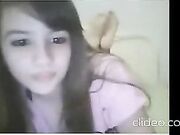 Brazilian cam girl Lari shows her perfect feet and toes