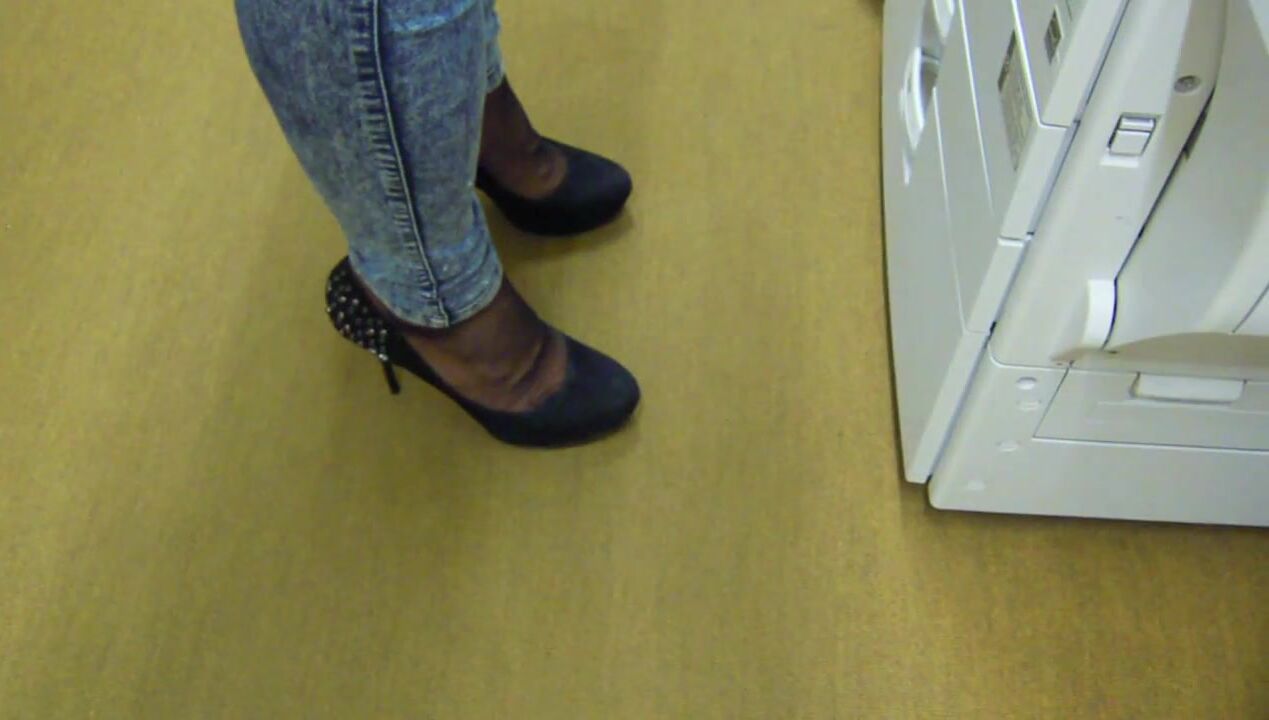 Office nylon feet-Wear after 8h pumps,footprint carpet