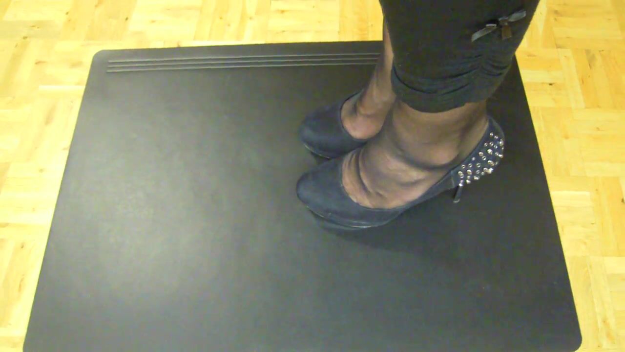 Office nylon feet-Moist footprint