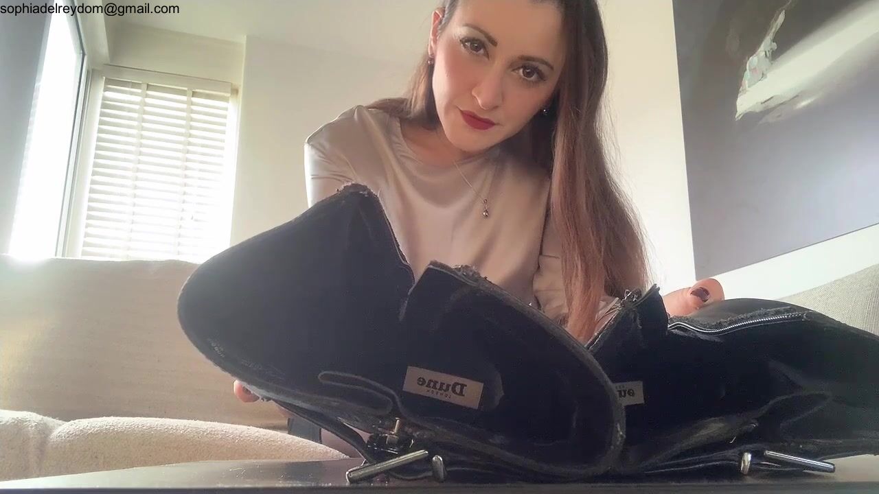 Sophia Del Ray-Boots and sweaty stockings sniff