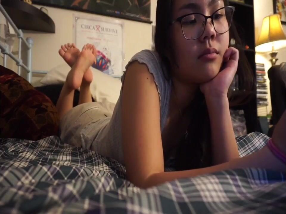Feet 718