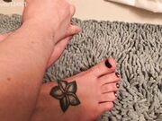 Leena Mae - Worship My Feet As I Paint My Toe Nails