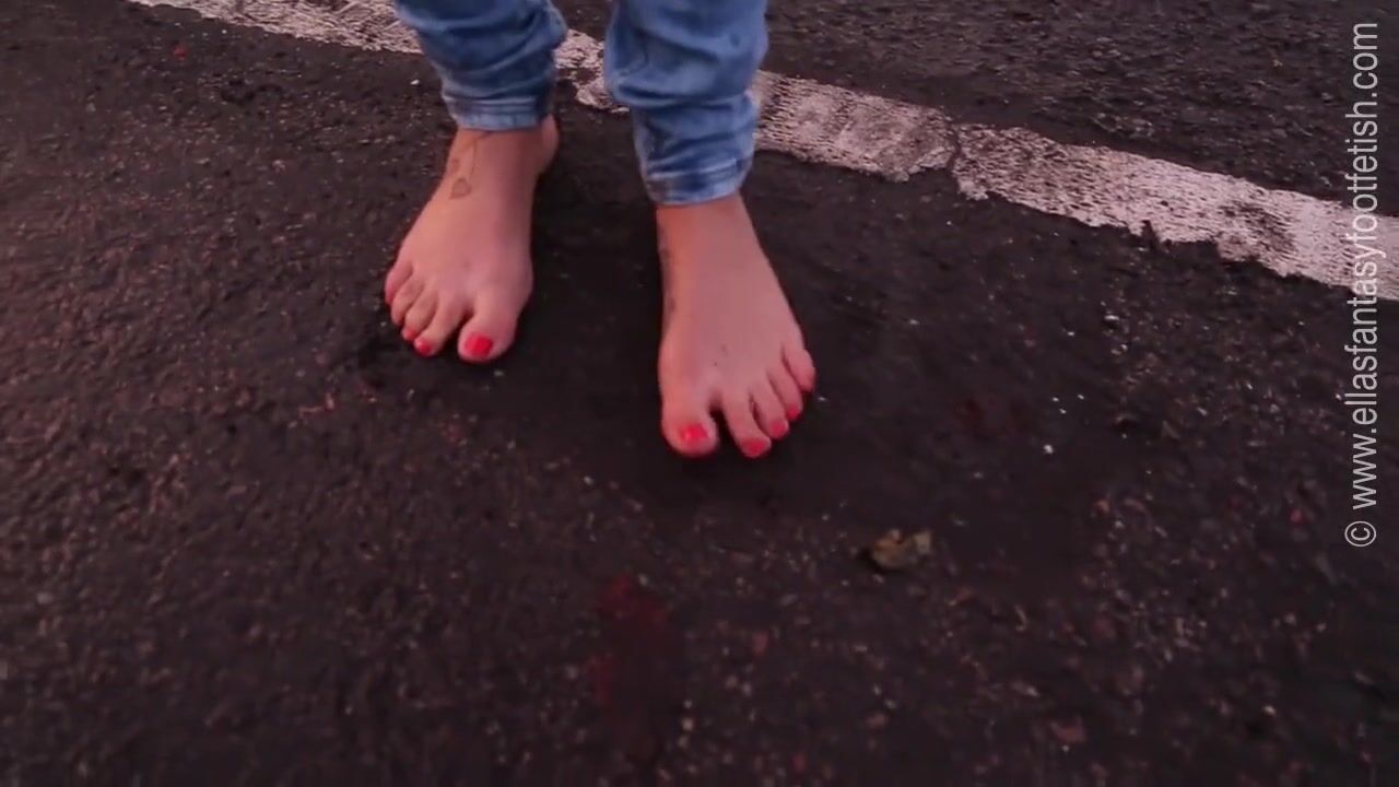Feet 1035