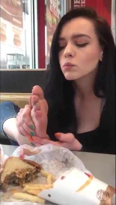 Feet 1100