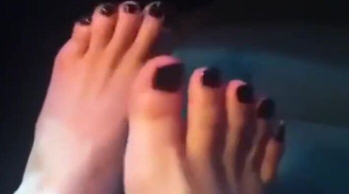 Feet 1275
