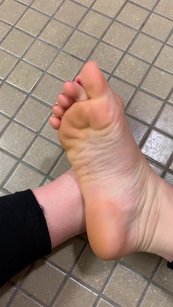 Feet 1380