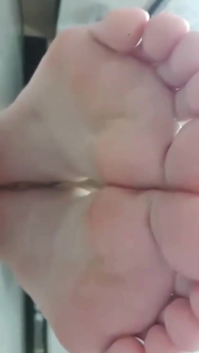 Feet 1390