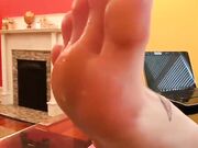 Professora dominando garota