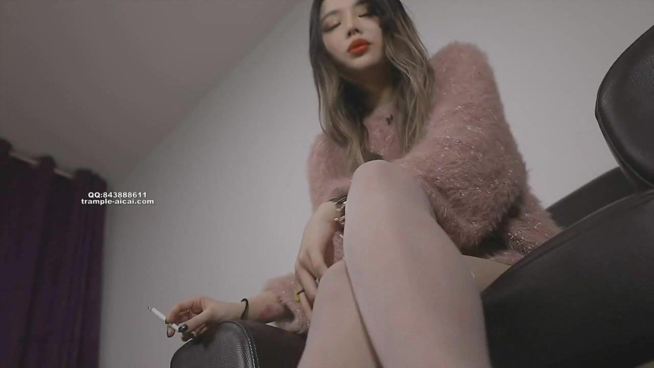 Asian Girl's Nylon Feet Pov