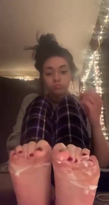 Feet 1633