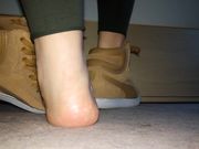 Her sockless Puma Vikki shoeplay and sweaty feet show of